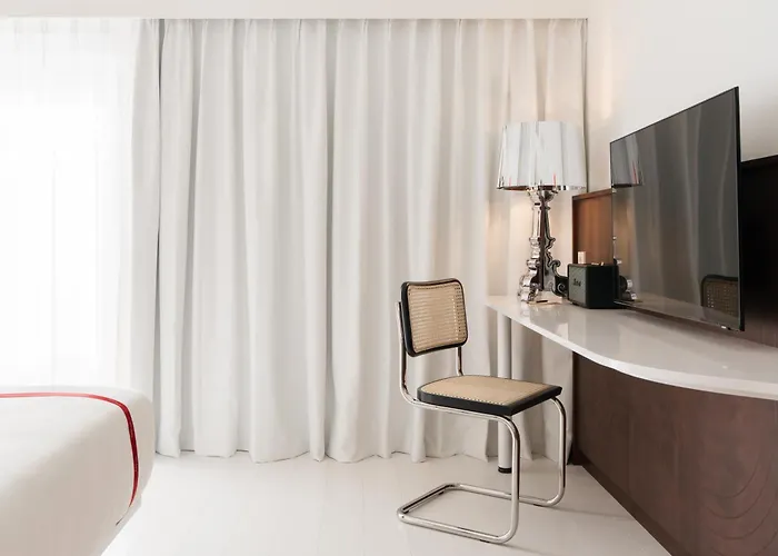 Ruby Giulia Otel